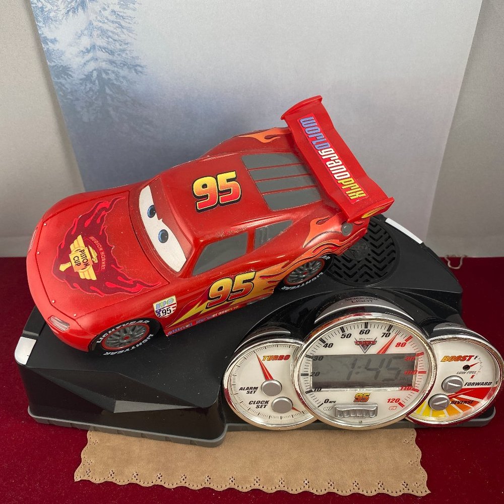 Walt Disney Pixar Cars Lightning Mcqueen Desk Alarm Clock